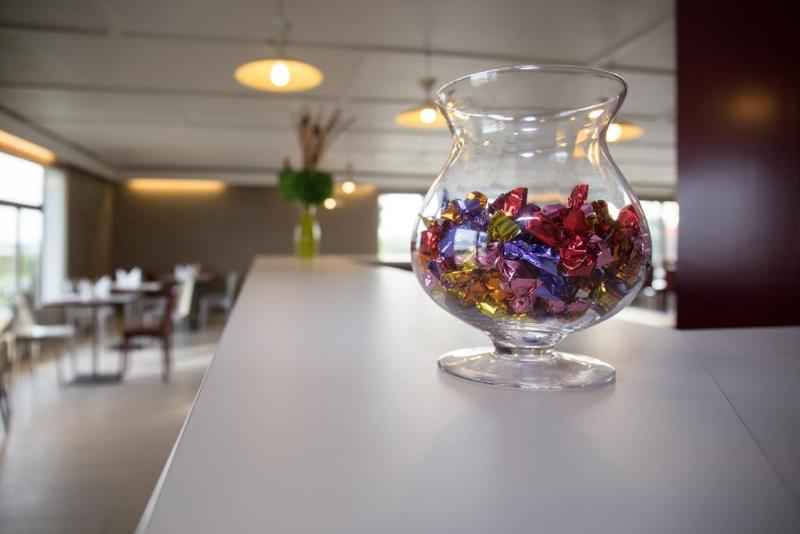 Отель Inn Design Laval