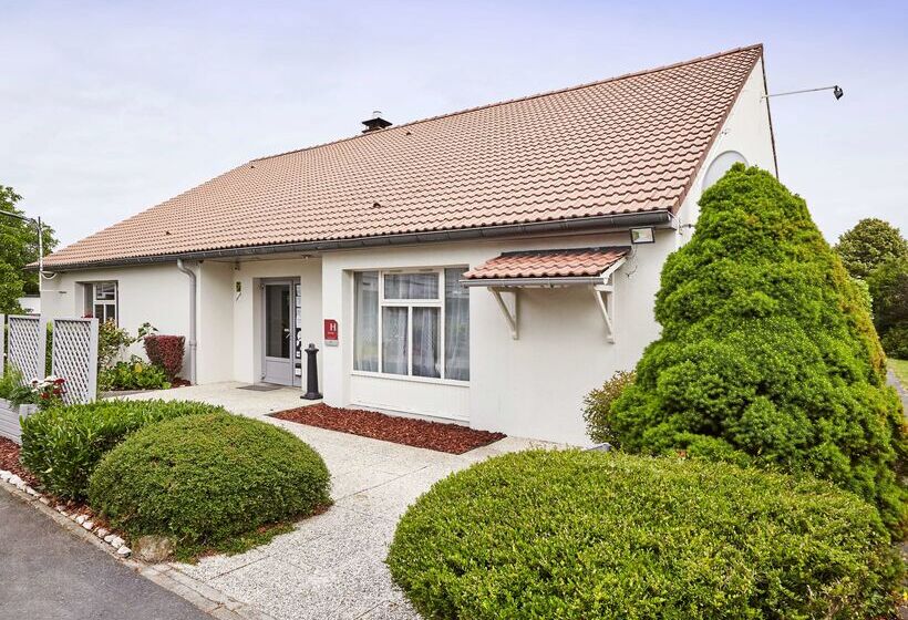 בית מלון כפרי Kyriad Cambrai