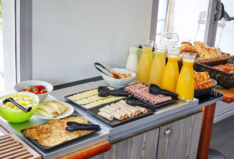 בית מלון כפרי Kyriad Cambrai