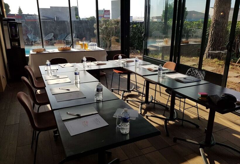 בית מלון כפרי Kyriad Carcassonne  Aeroport