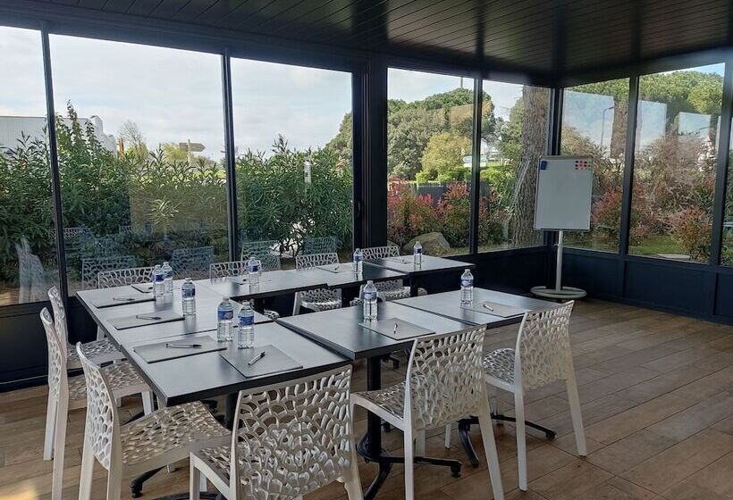 בית מלון כפרי Kyriad Carcassonne  Aeroport