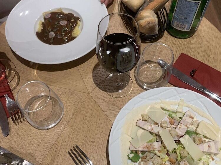 בית מלון כפרי Kyriad Carcassonne  Aeroport