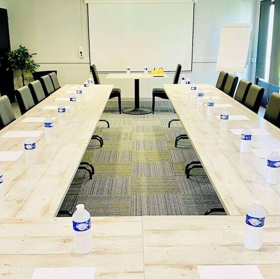 ホテル Kyriad Direct Laon