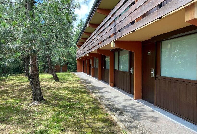 Отель Kyriad Direct Roanne