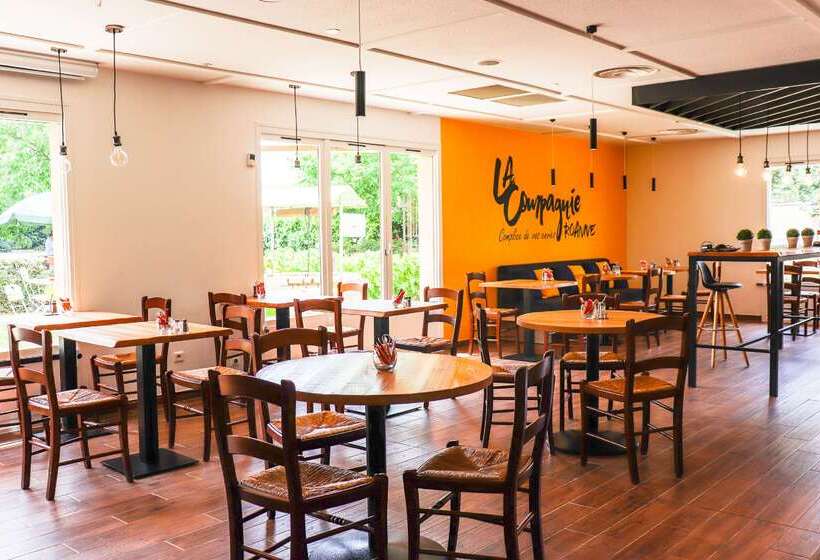 Отель Kyriad Direct Roanne