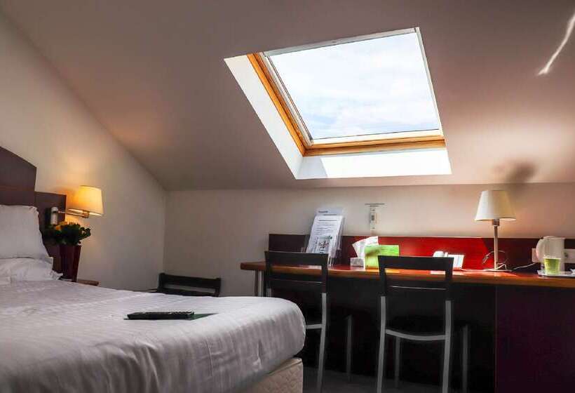 Отель Kyriad Direct Roanne