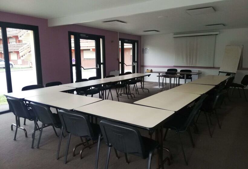 Отель Kyriad Direct Soissons