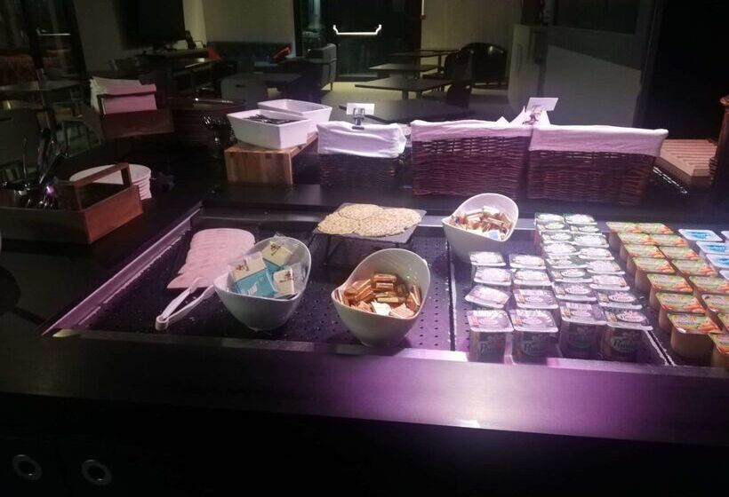 Отель Kyriad Direct Soissons