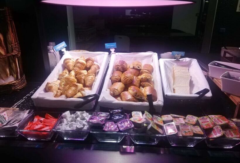 Отель Kyriad Direct Soissons