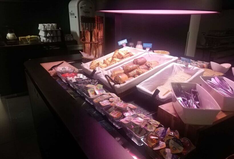 Отель Kyriad Direct Soissons