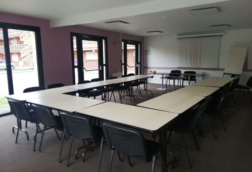 Отель Kyriad Direct Soissons