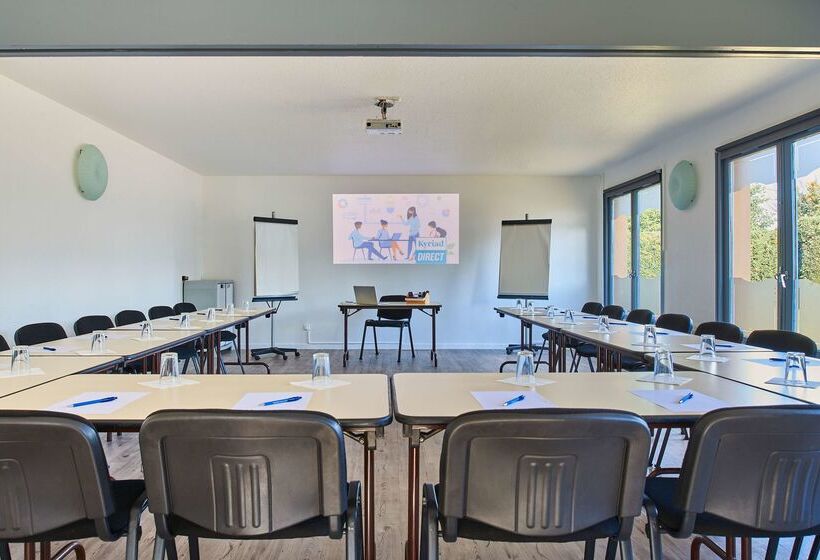 Отель Kyriad Direct Soissons