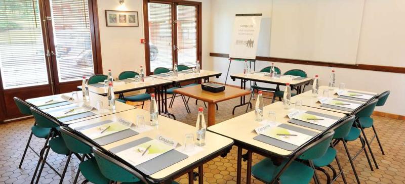 Отель Kyriad Direct Soissons