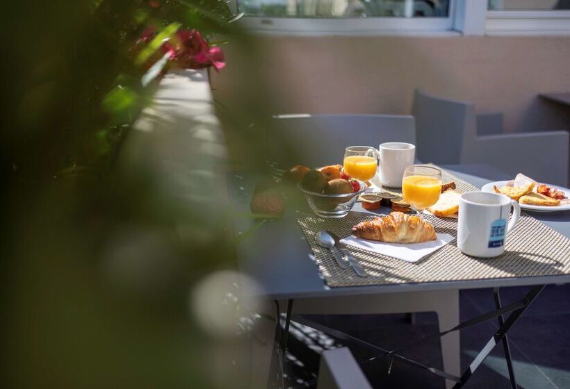 酒店 Hôtel Restaurant Kyriad Fréjus