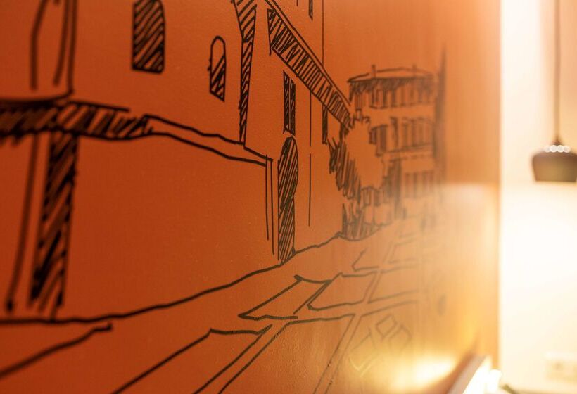 酒店 Hôtel Restaurant Kyriad Fréjus