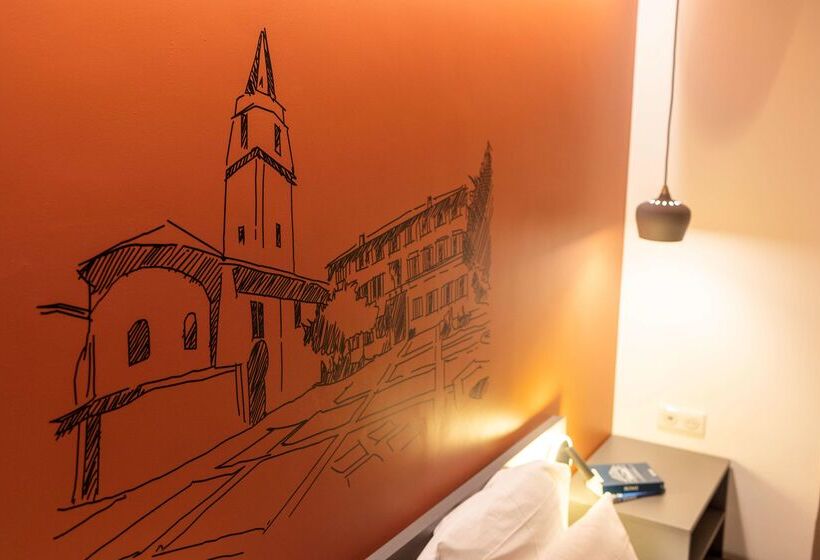 酒店 Hôtel Restaurant Kyriad Fréjus