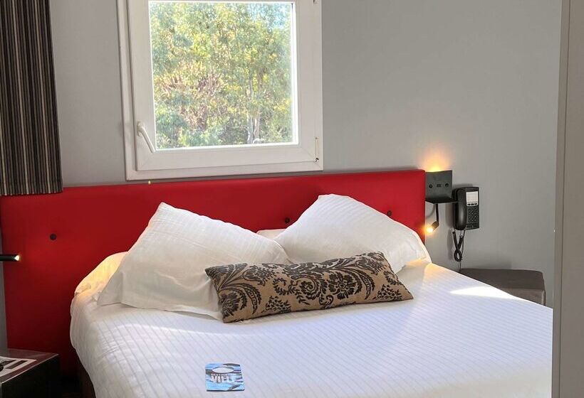 酒店 Hôtel Restaurant Kyriad Fréjus