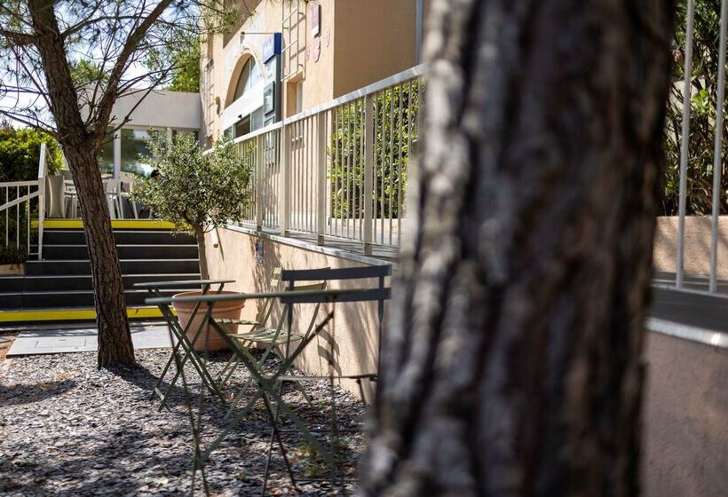 酒店 Hôtel Restaurant Kyriad Fréjus