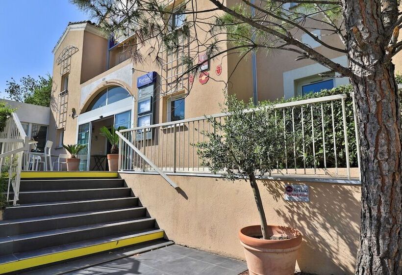 酒店 Hôtel Restaurant Kyriad Fréjus