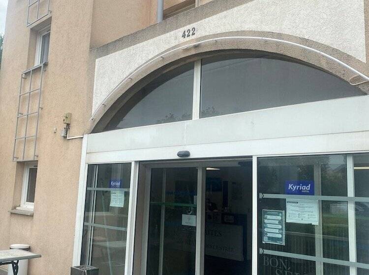 酒店 Hôtel Restaurant Kyriad Fréjus