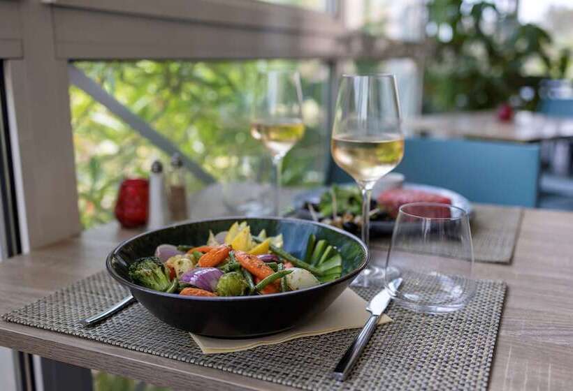 酒店 Hôtel Restaurant Kyriad Fréjus