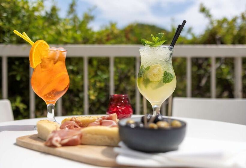 酒店 Hôtel Restaurant Kyriad Fréjus