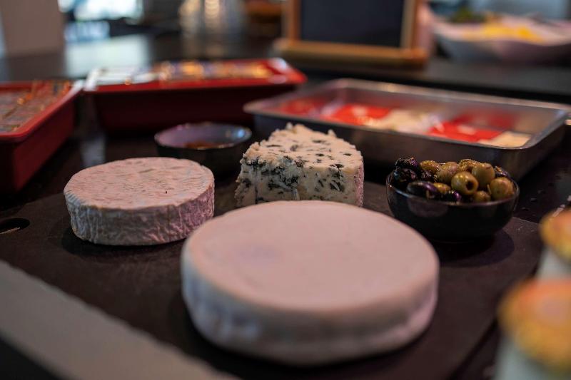 酒店 Hôtel Restaurant Kyriad Fréjus