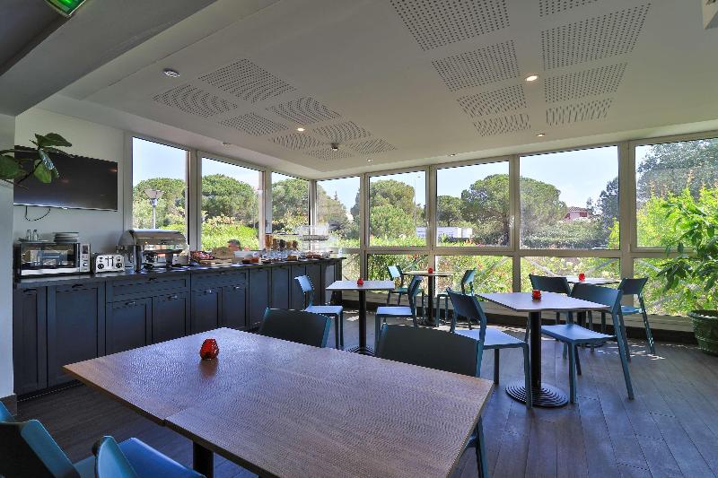 酒店 Hôtel Restaurant Kyriad Fréjus