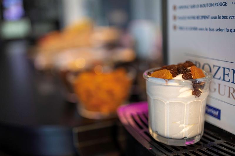 酒店 Hôtel Restaurant Kyriad Fréjus