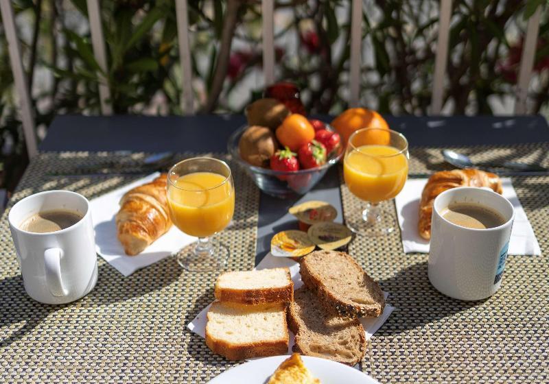 酒店 Hôtel Restaurant Kyriad Fréjus