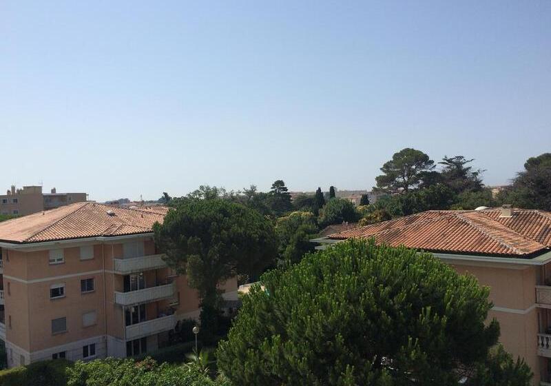 酒店 Hôtel Restaurant Kyriad Fréjus