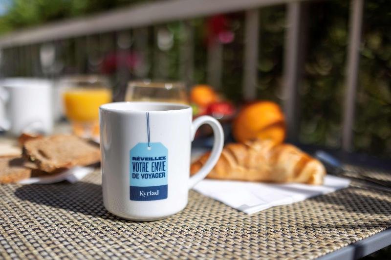 酒店 Hôtel Restaurant Kyriad Fréjus