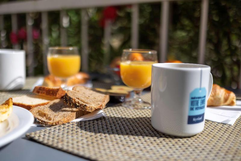 酒店 Hôtel Restaurant Kyriad Fréjus