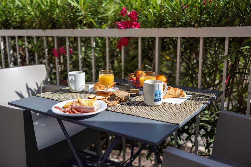 酒店 Hôtel Restaurant Kyriad Fréjus