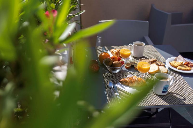 酒店 Hôtel Restaurant Kyriad Fréjus