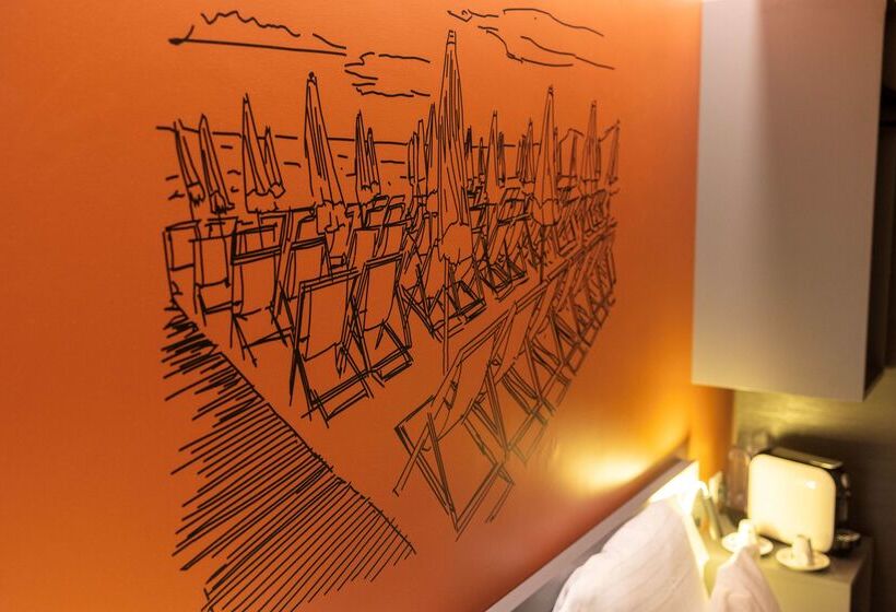 酒店 Hôtel Restaurant Kyriad Fréjus