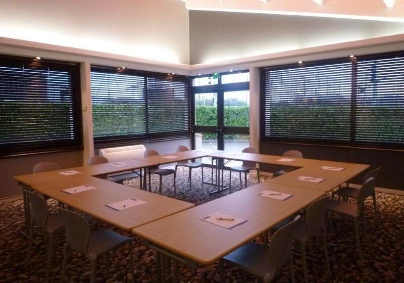 فندق Kyriad La Roche Sur Yon