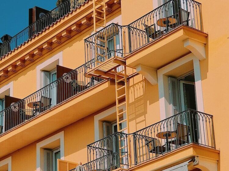 هتل Hôtel La Pérouse Nice Baie Des Anges   Recently Fully Renovated