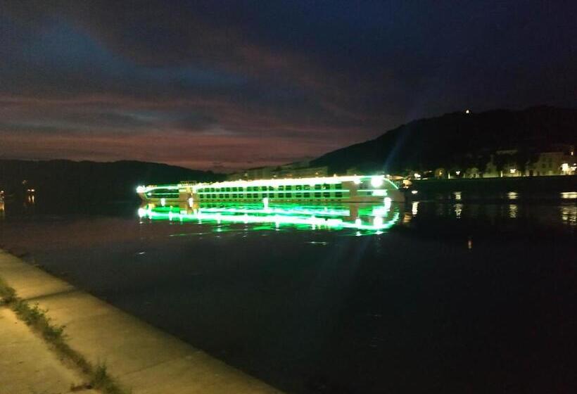 ホテル Le Chateau