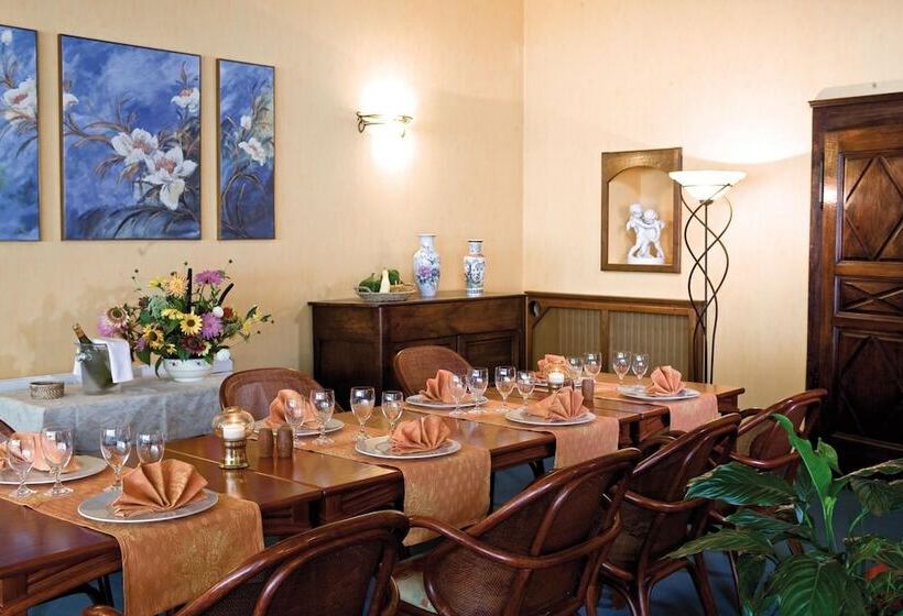 호텔 Logis Hôtel Du Pont Neuf