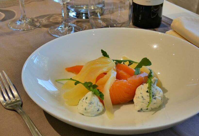 Отель Logis Hôtel Emeraude