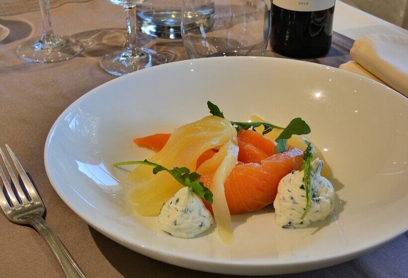 Отель Logis Hôtel Emeraude