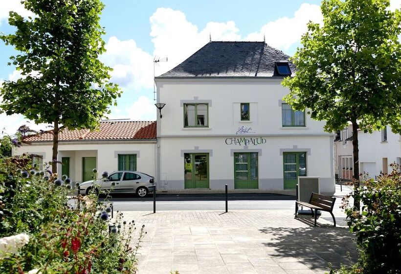 Logis Hotels Le Champalud Restaurant La Citadelle