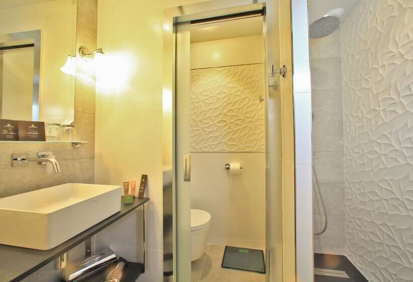 هتل Plaza Madeleine & Spa