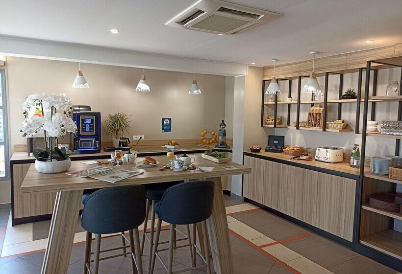 Отель Campanile Saumur