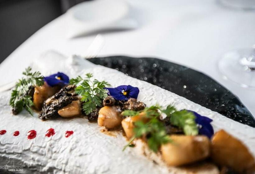 Отель Saint Sauveur