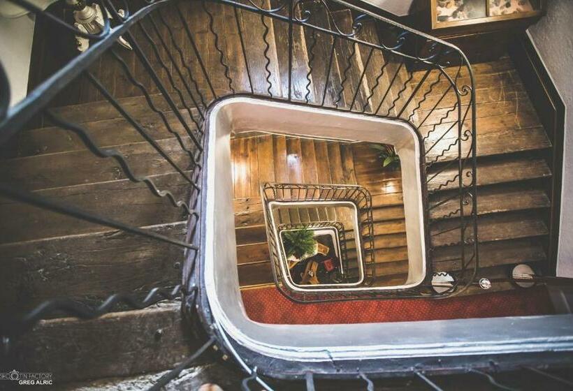 Отель Saint Sauveur