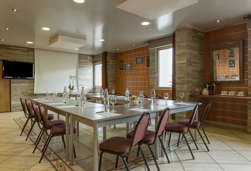 בית מלון כפרי The Originals City, Hôtel Armony, Dijon Sud