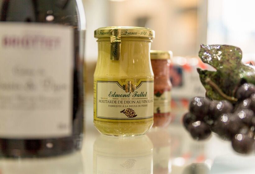 בית מלון כפרי The Originals City, Hôtel Armony, Dijon Sud