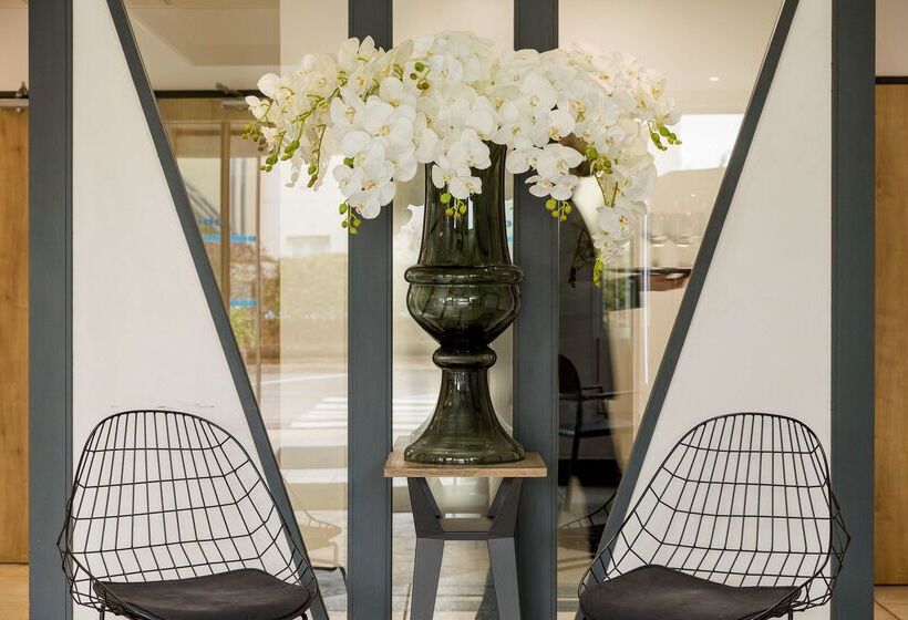 בית מלון כפרי The Originals City, Hôtel Armony, Dijon Sud